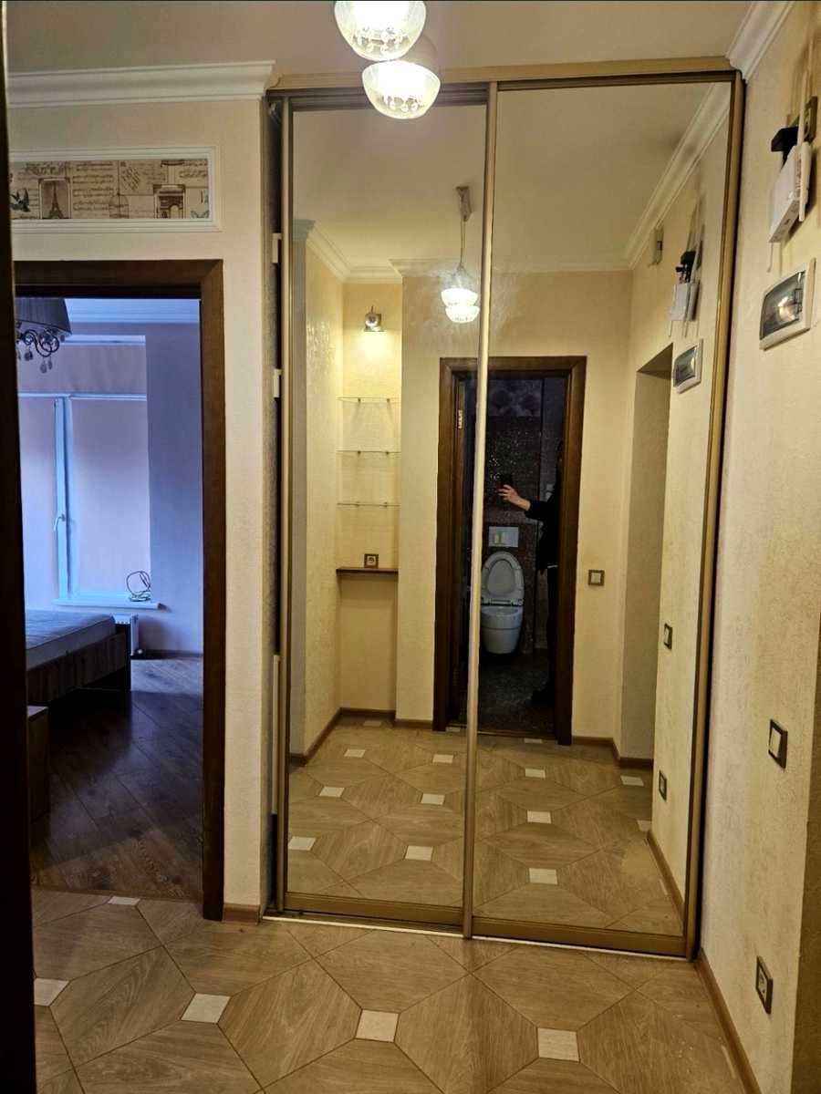 1877193355073296