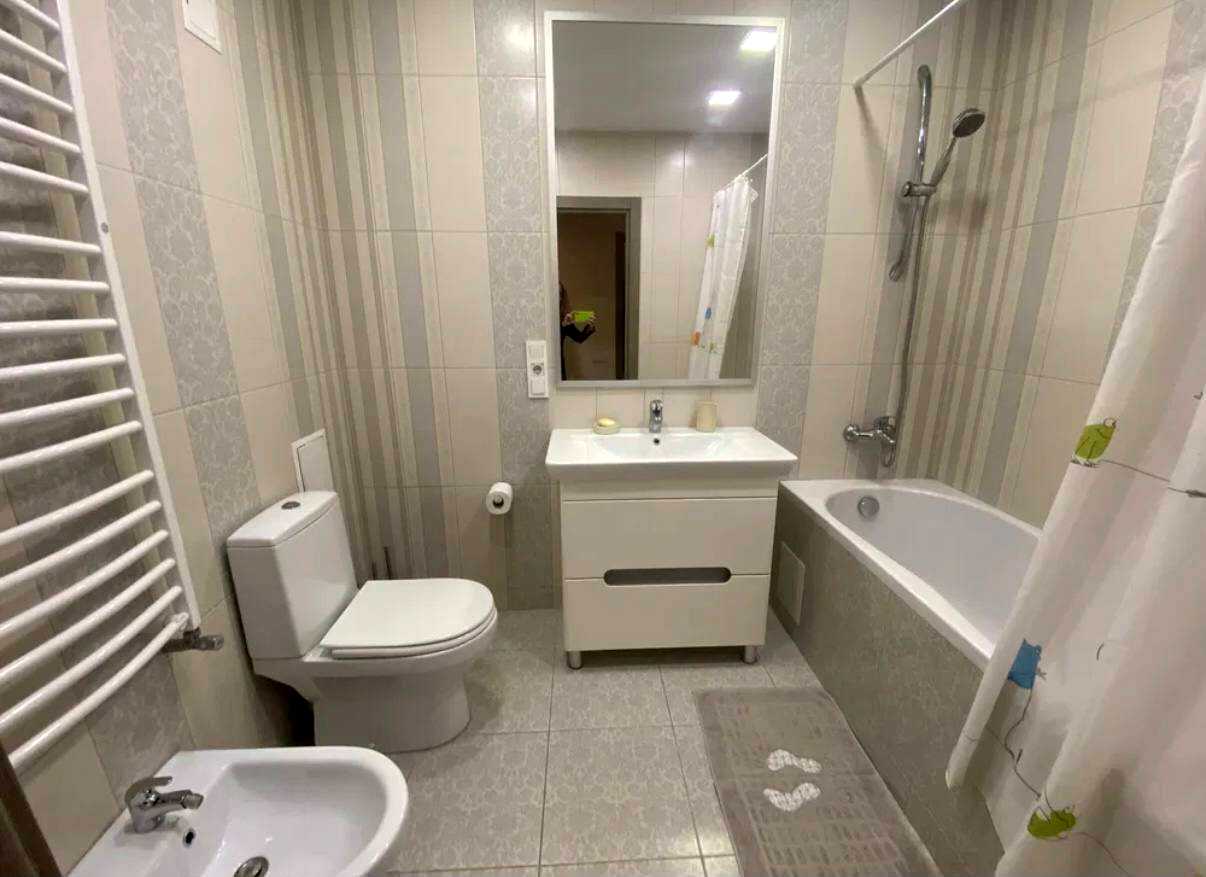 1877196060020482