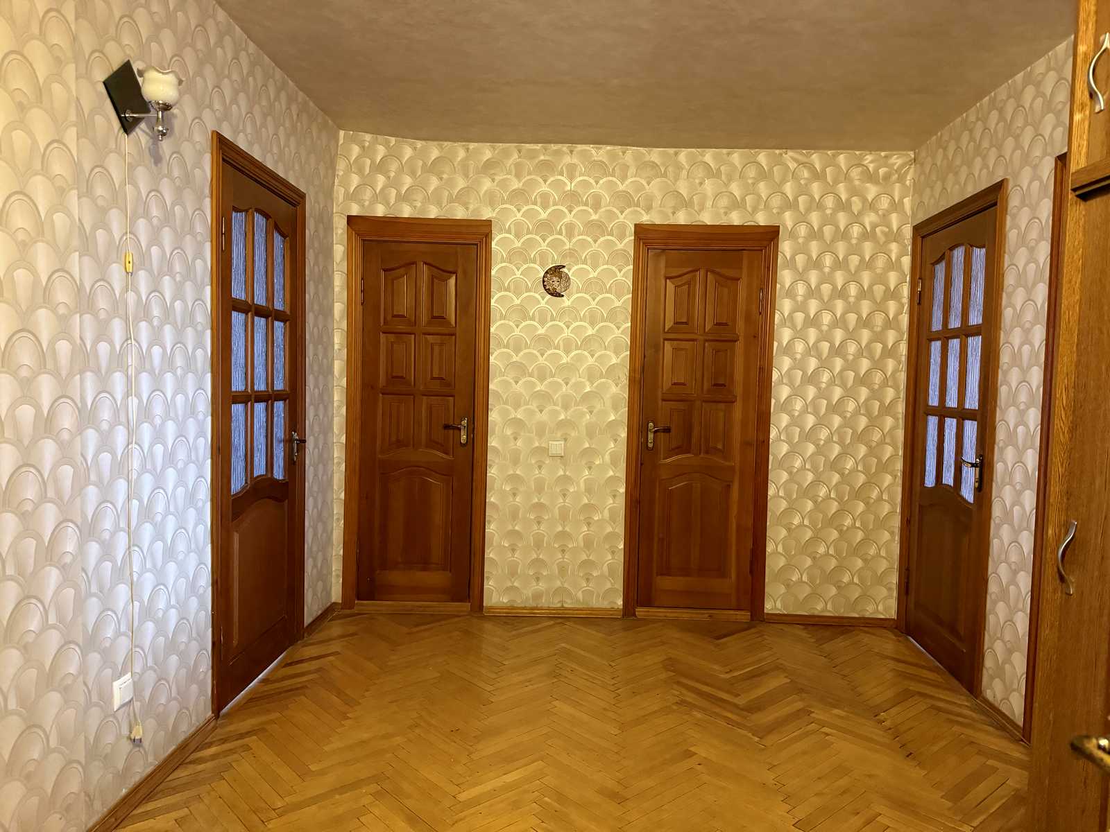 1877196708346000