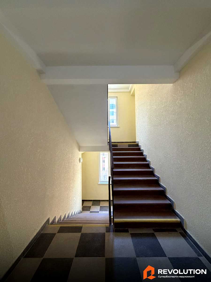 1877196918383568