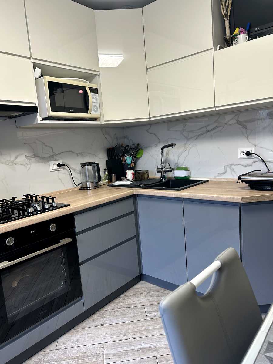 1877197274608347
