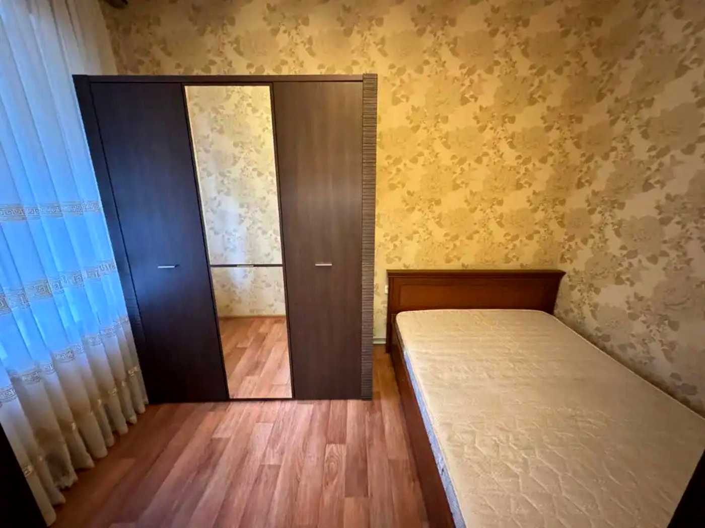 1877201019821536