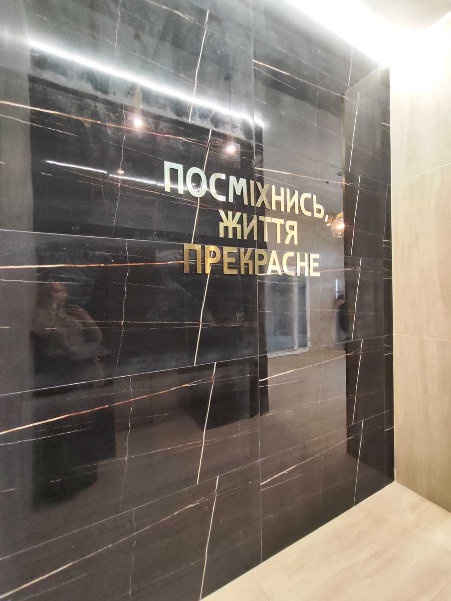 1877201880247075