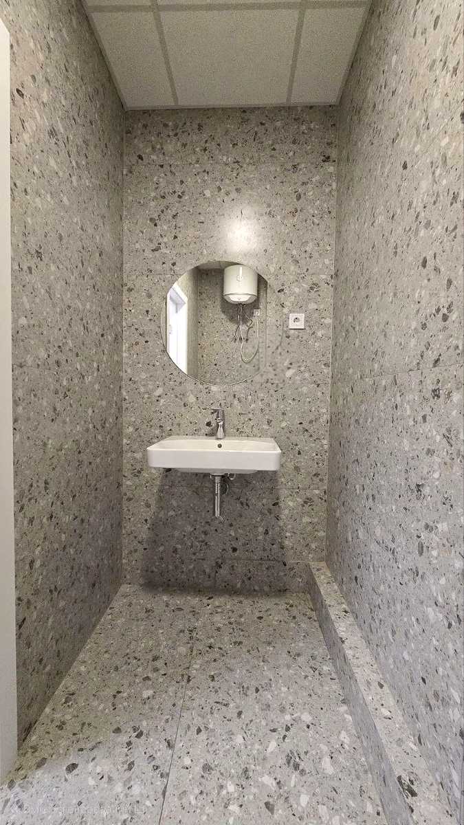1877202307502828