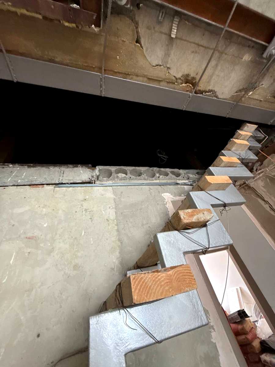 1877202802742375