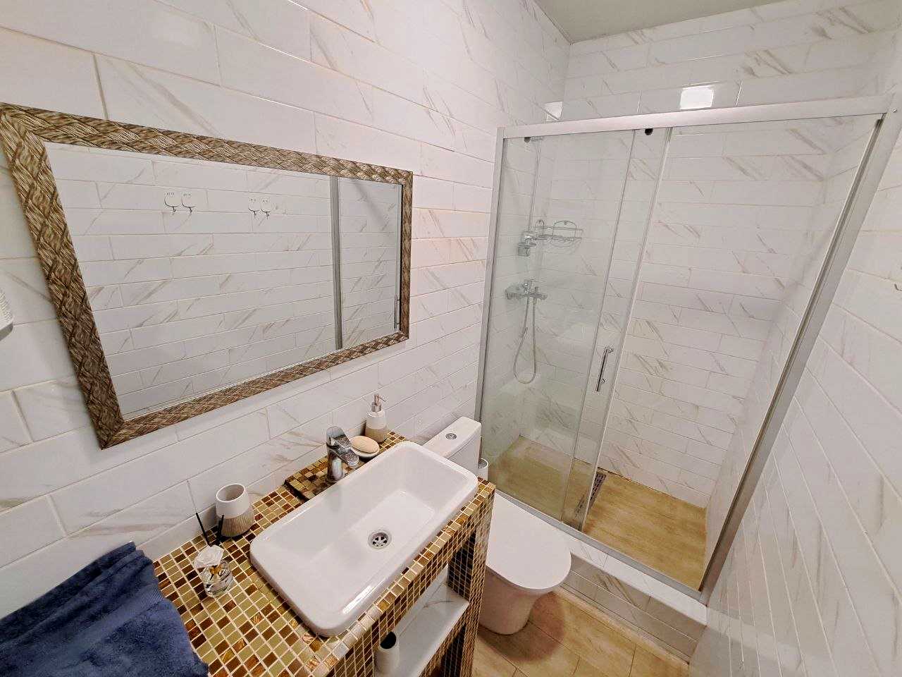 1877204947840975