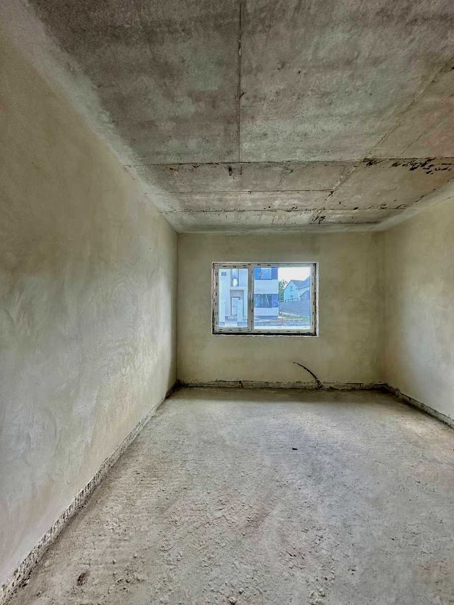 1877205117237952