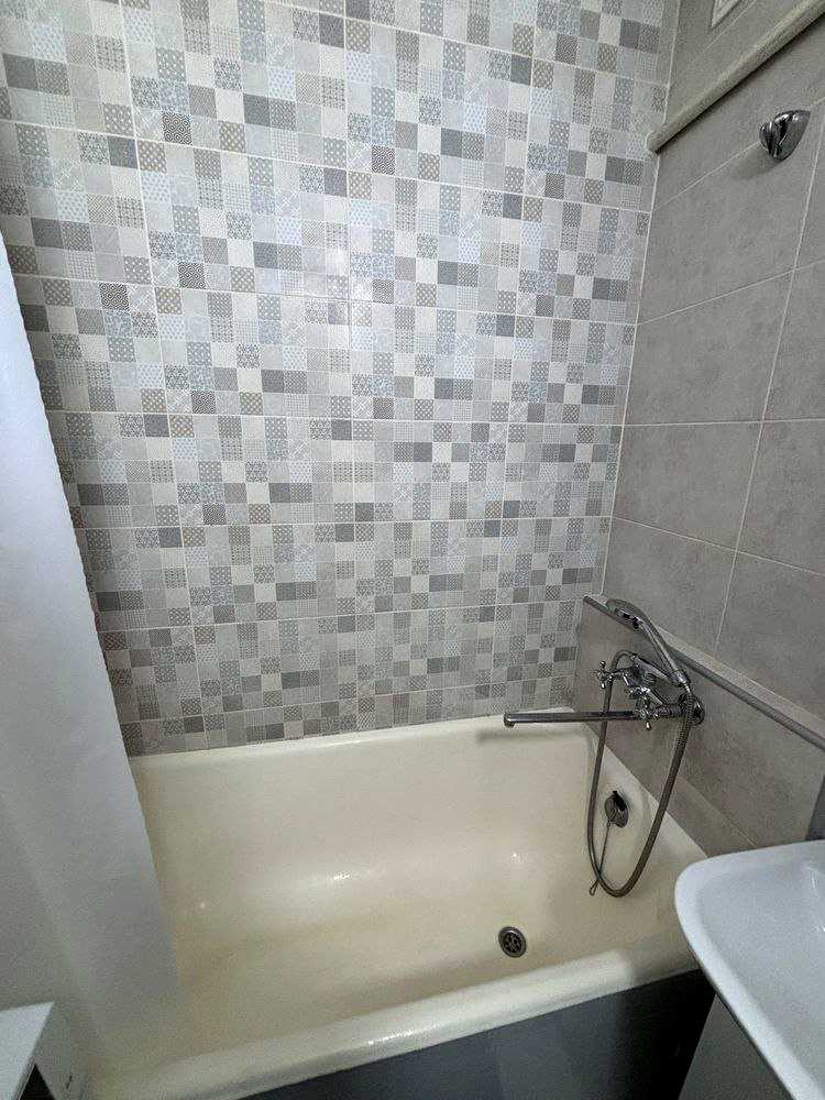 1877205753443912