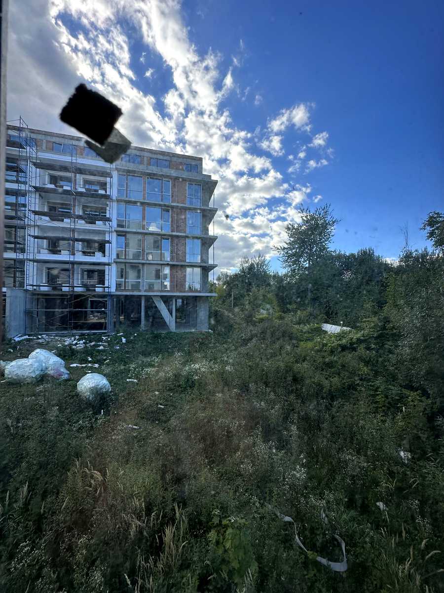 1877206628750394