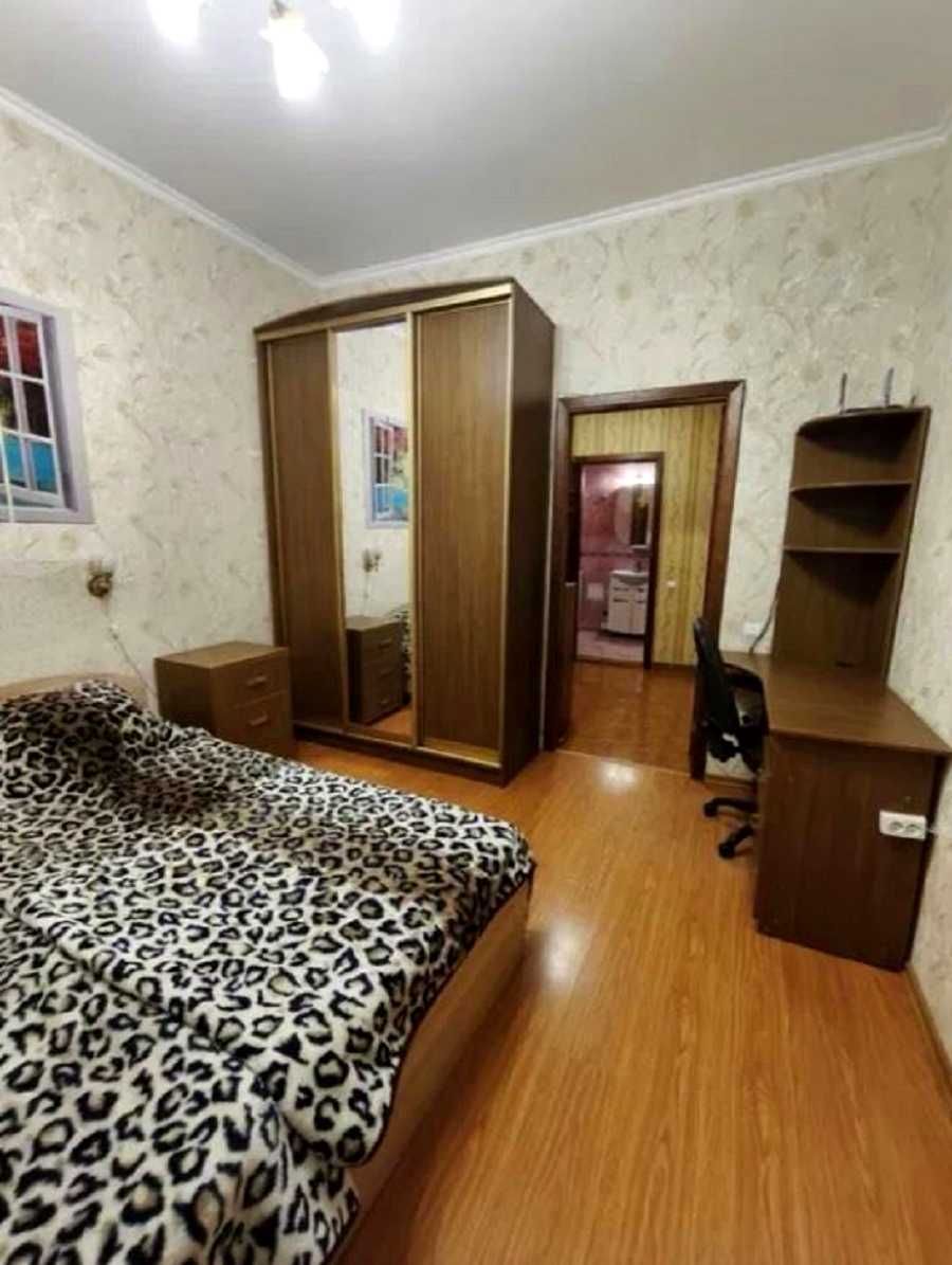 1877211682835944
