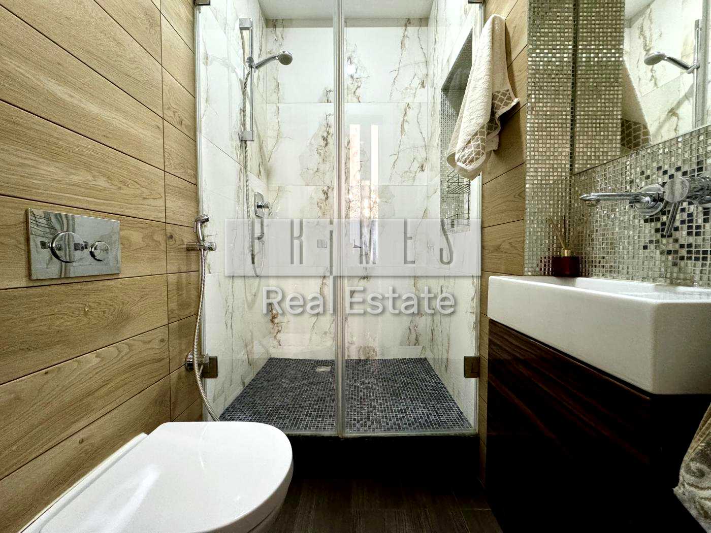 1877215402999393