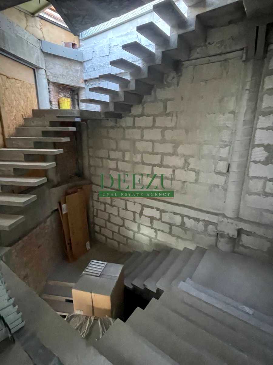 1877216707419601