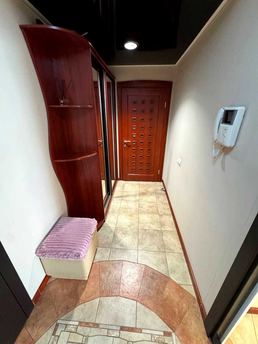 1877217772614240