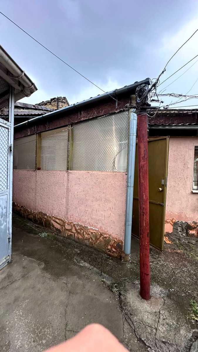 1877218910196676