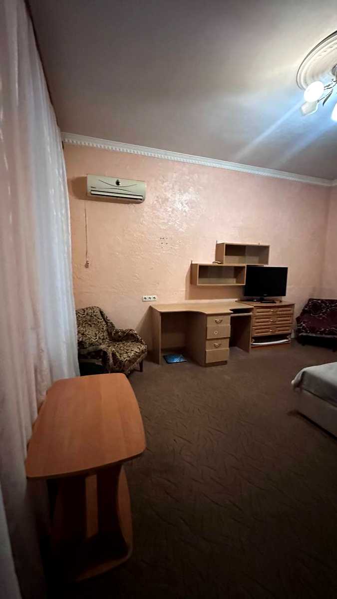 1877218910430861