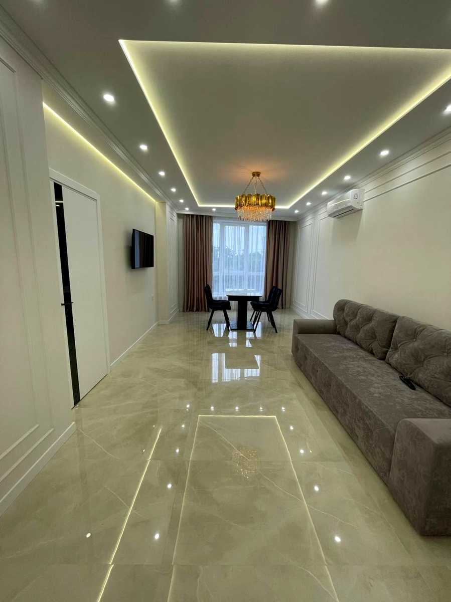 1877223821306402