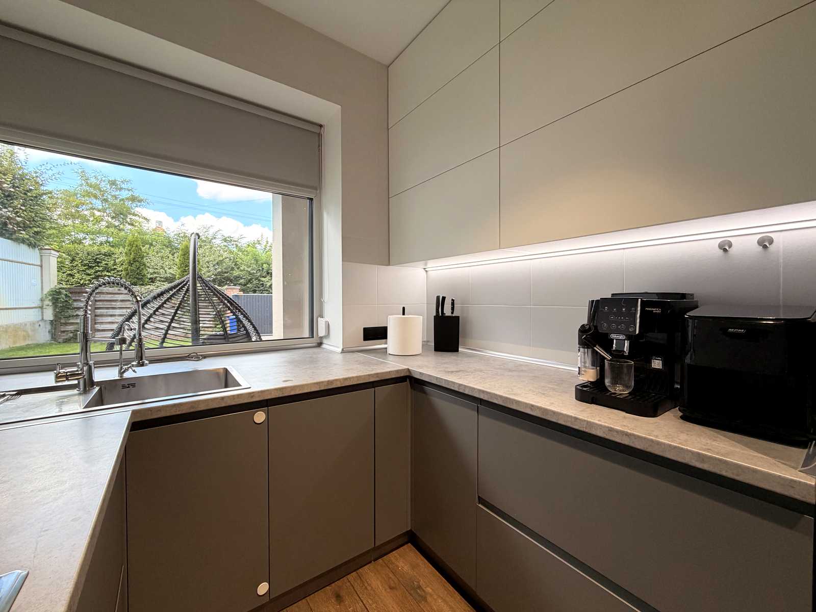 1877241551968737