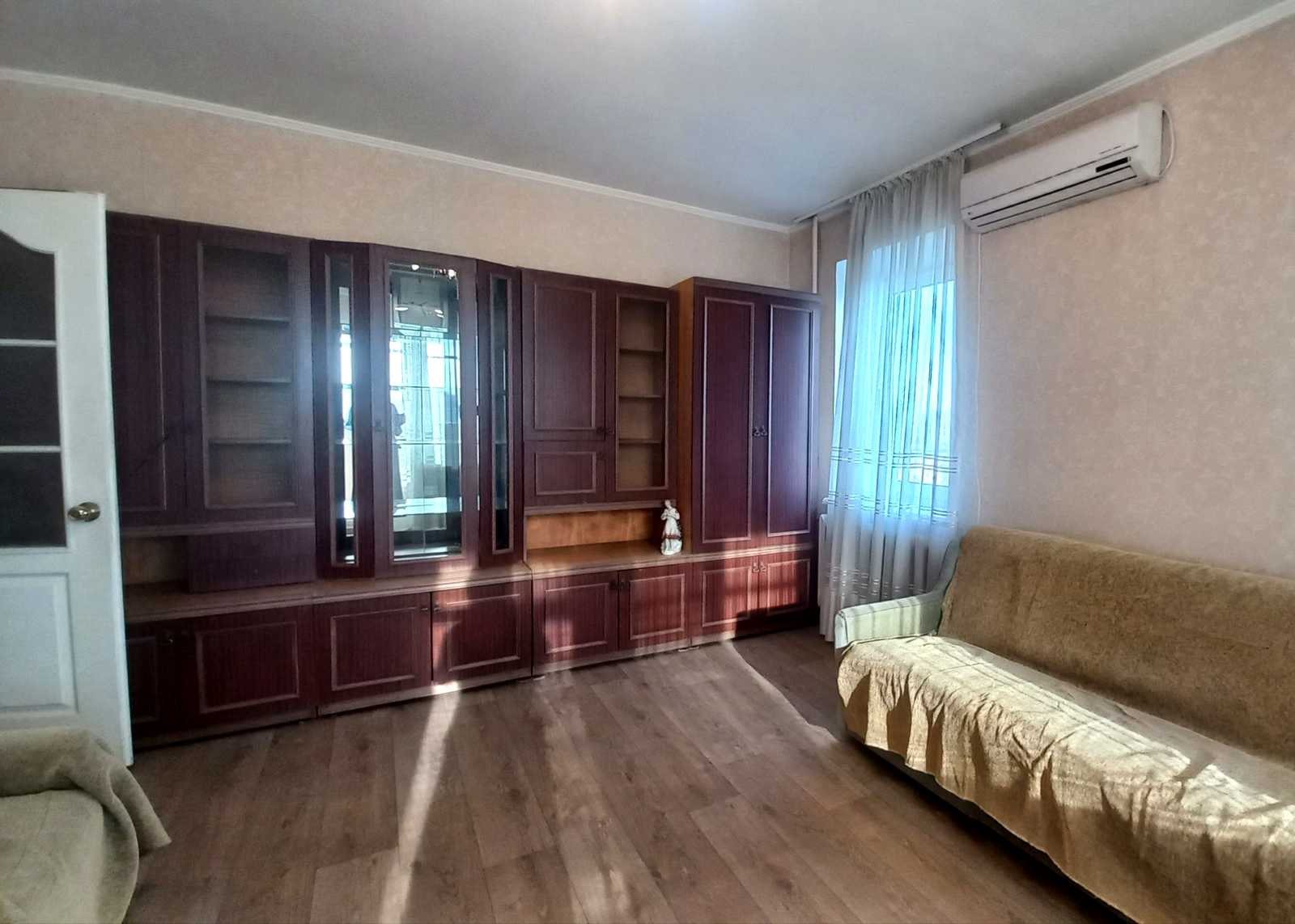 1877241767989663