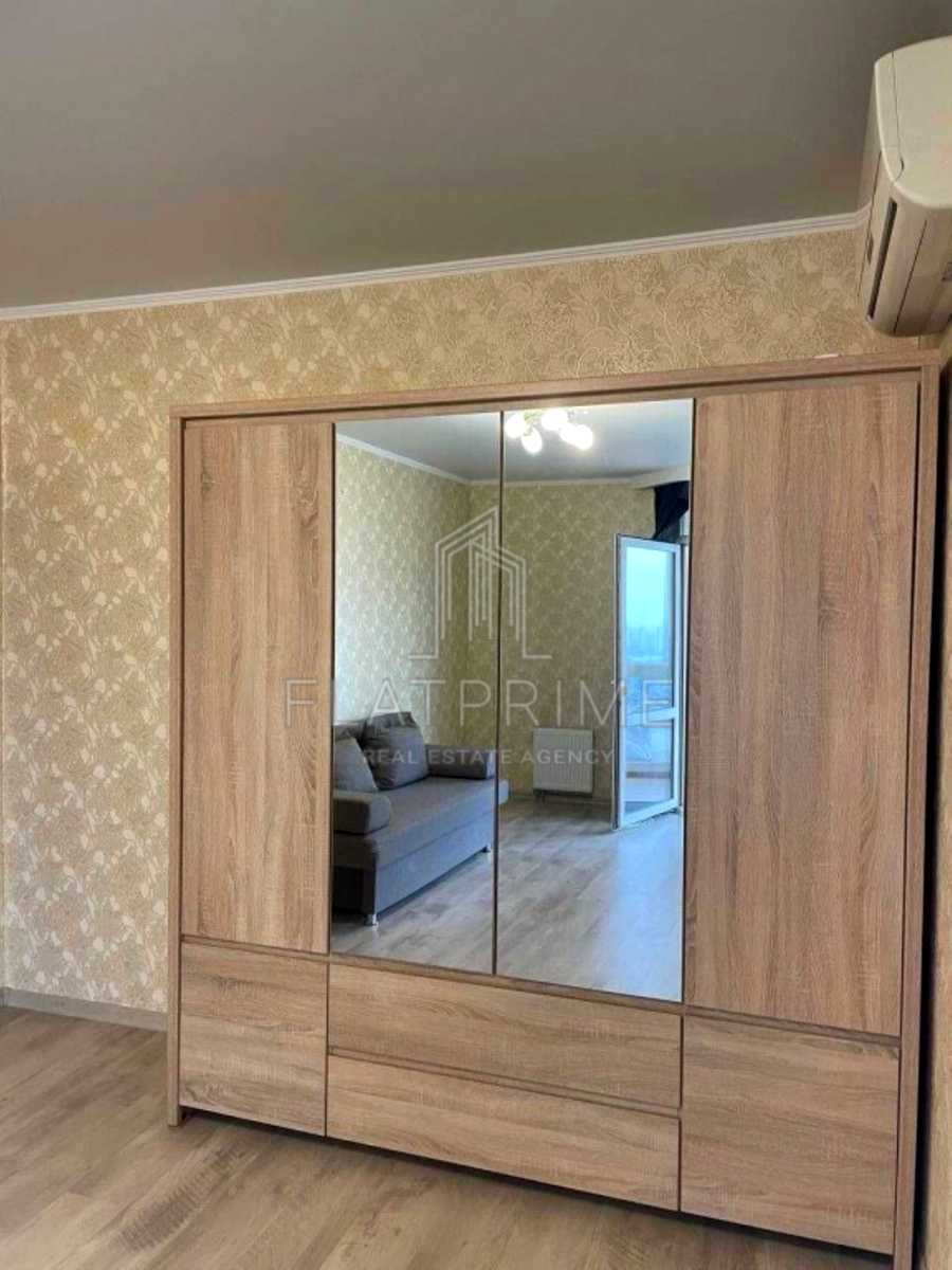 1877241860975653