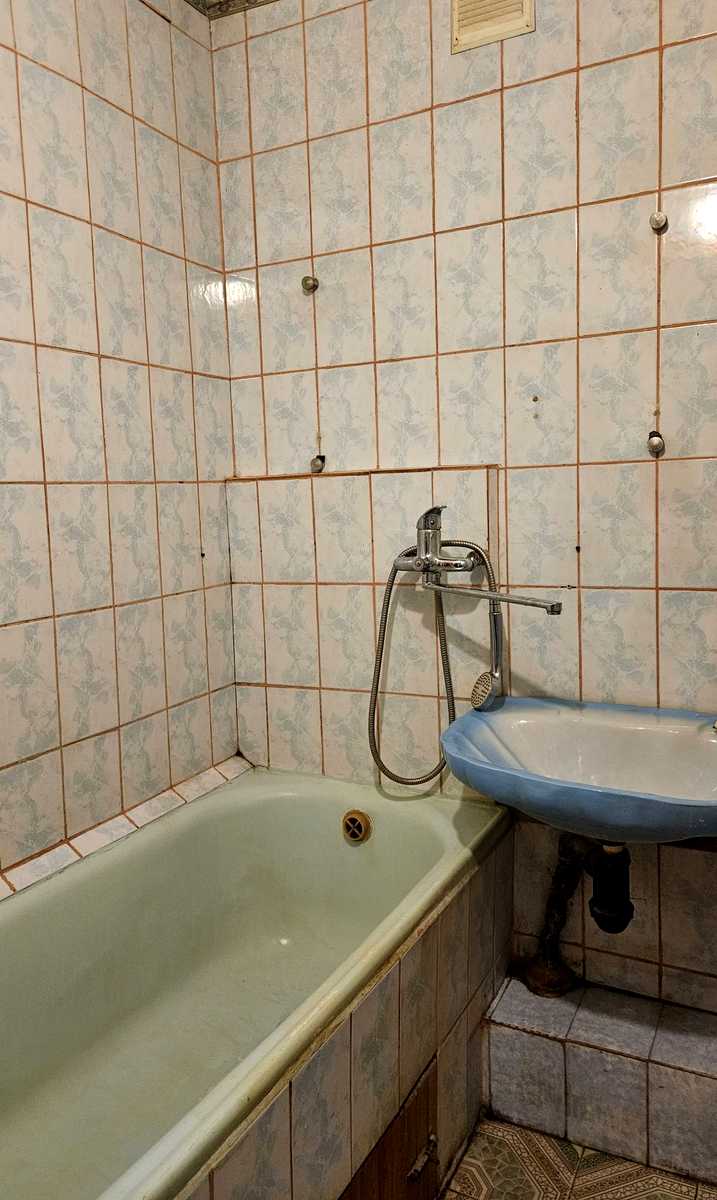 1877281697634083
