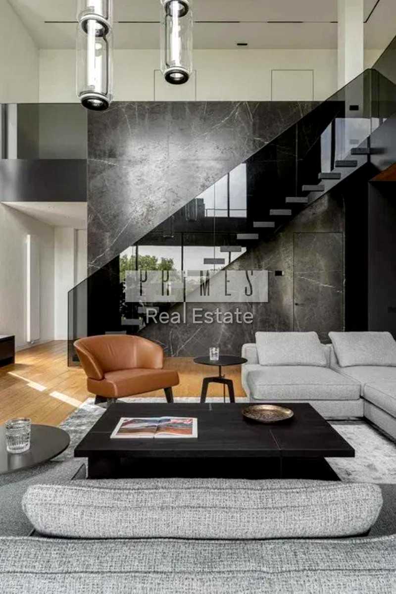 1877290989636133