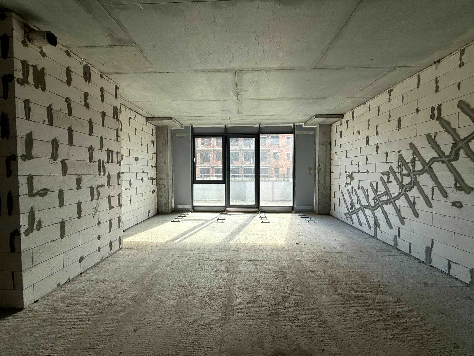 1877298195412157