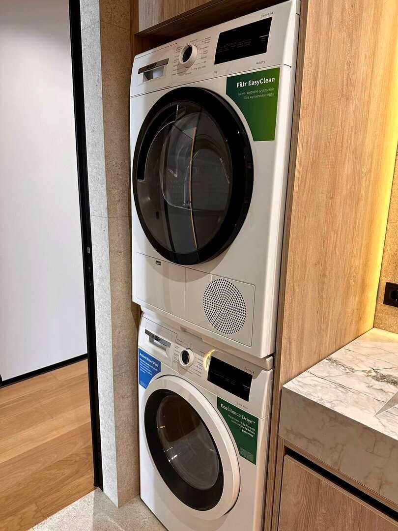 1877303273371798