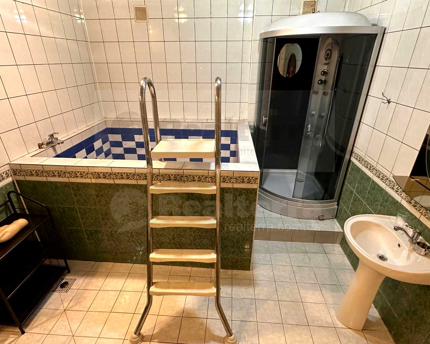 1877304864686211
