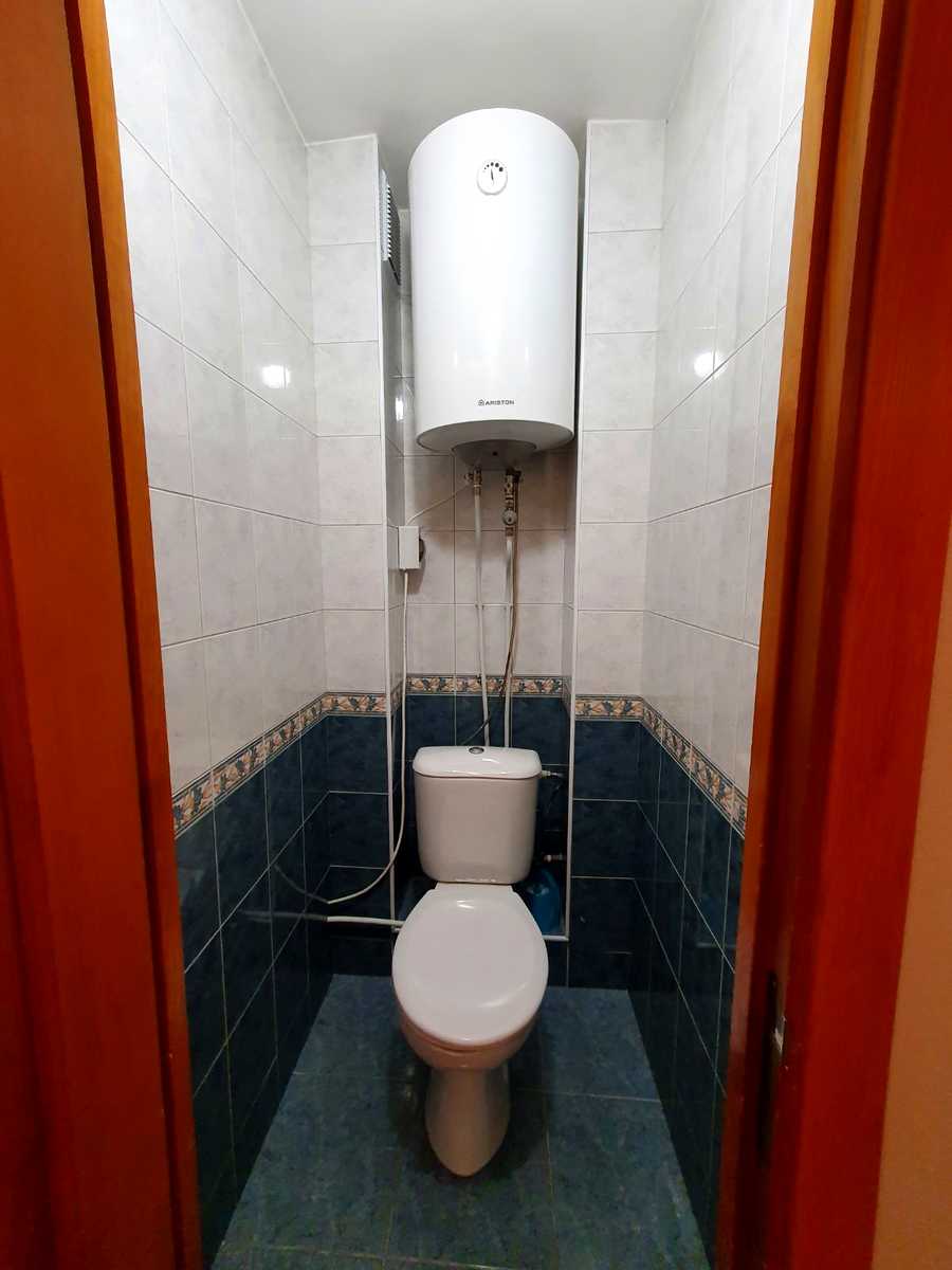 1877308531381904