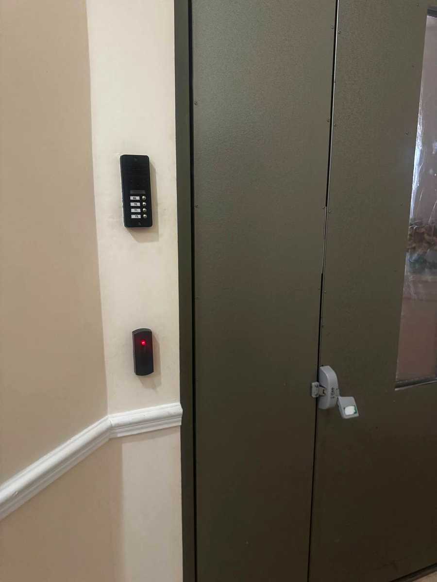 1877308881160695