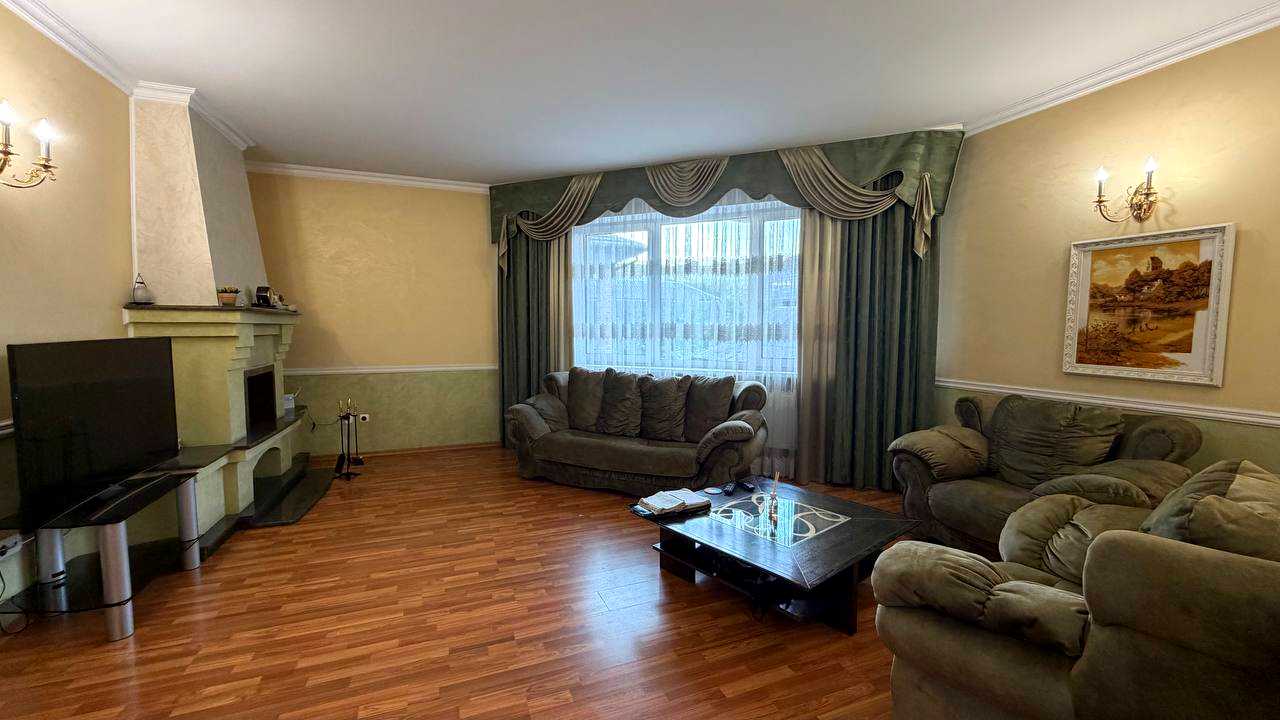 1877322972574525