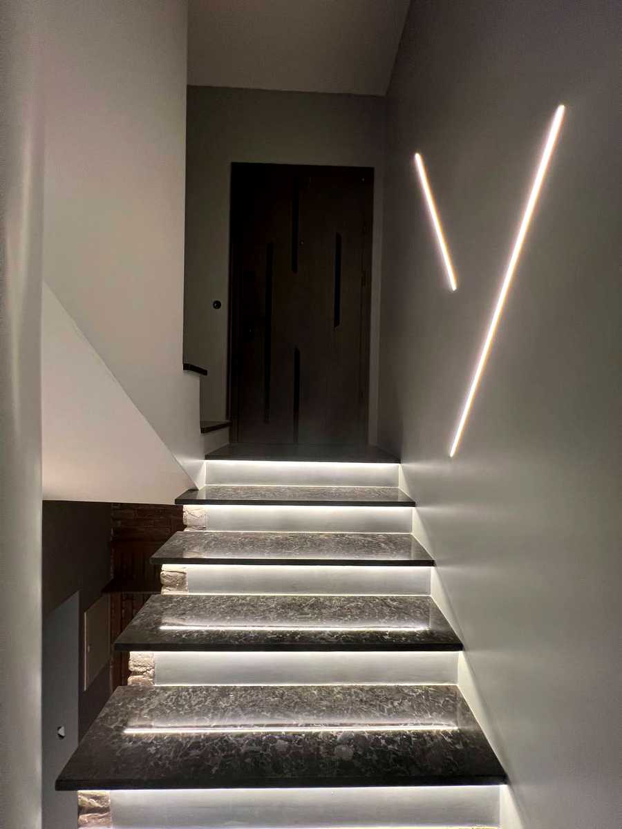 1877323595078687