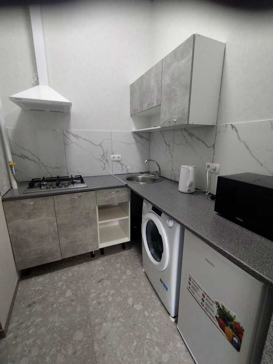 1877326372696856