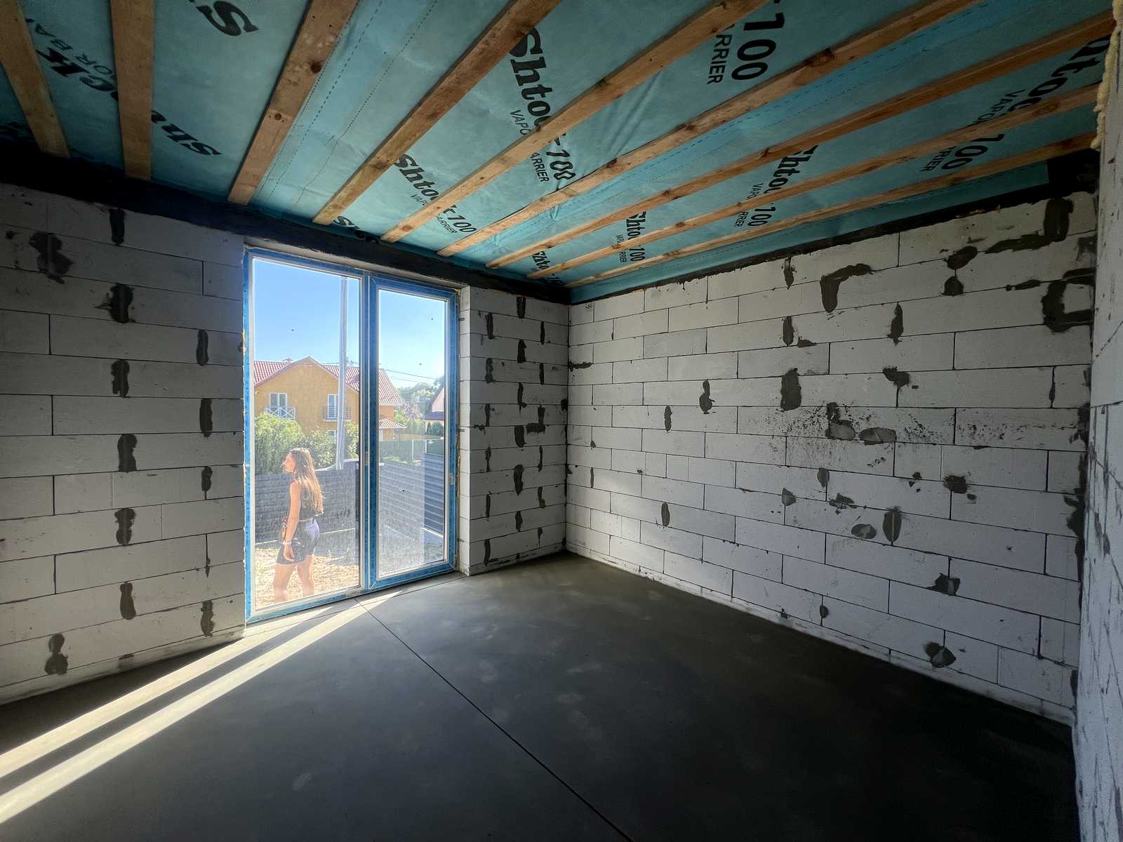 1877335523102410