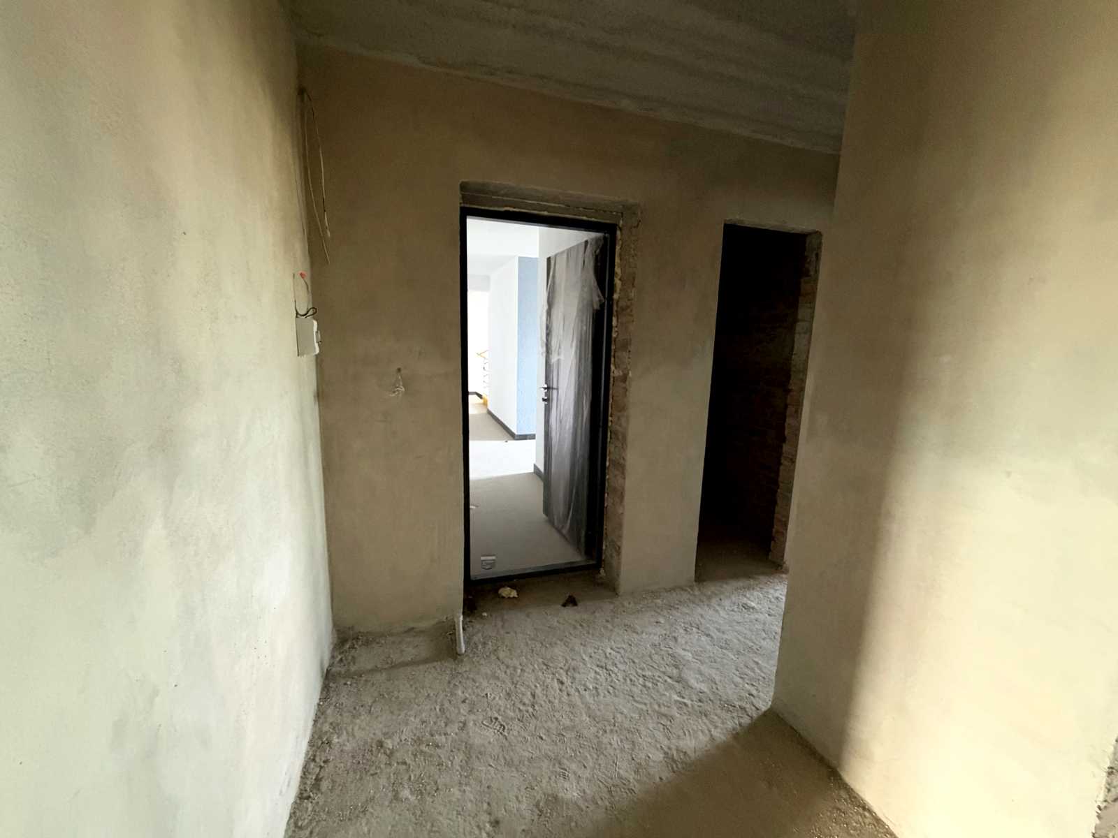 1877379872582357