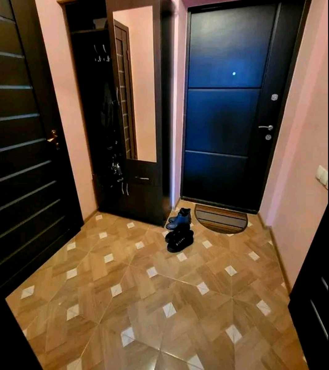 1877381966506704