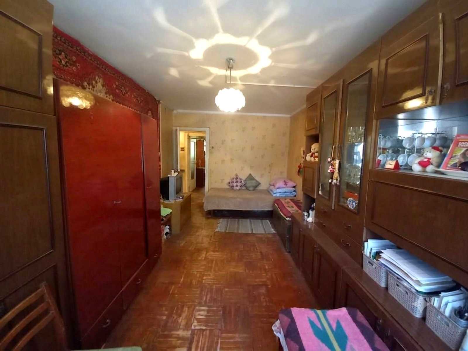 1877386542075858