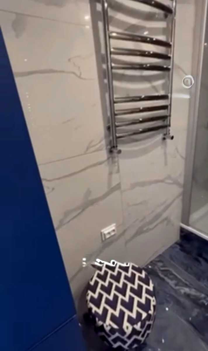 1877390331250392