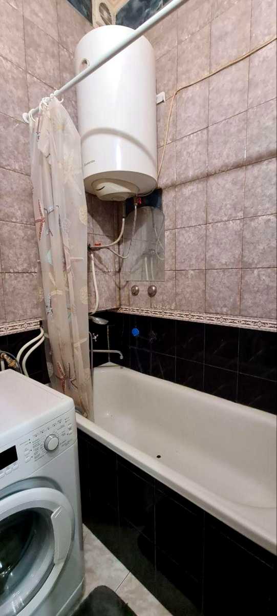 1877406771830765