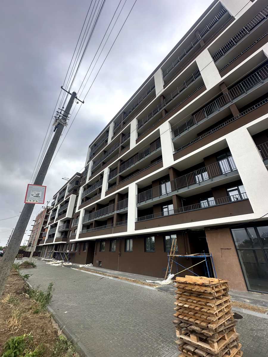 1877406838833536