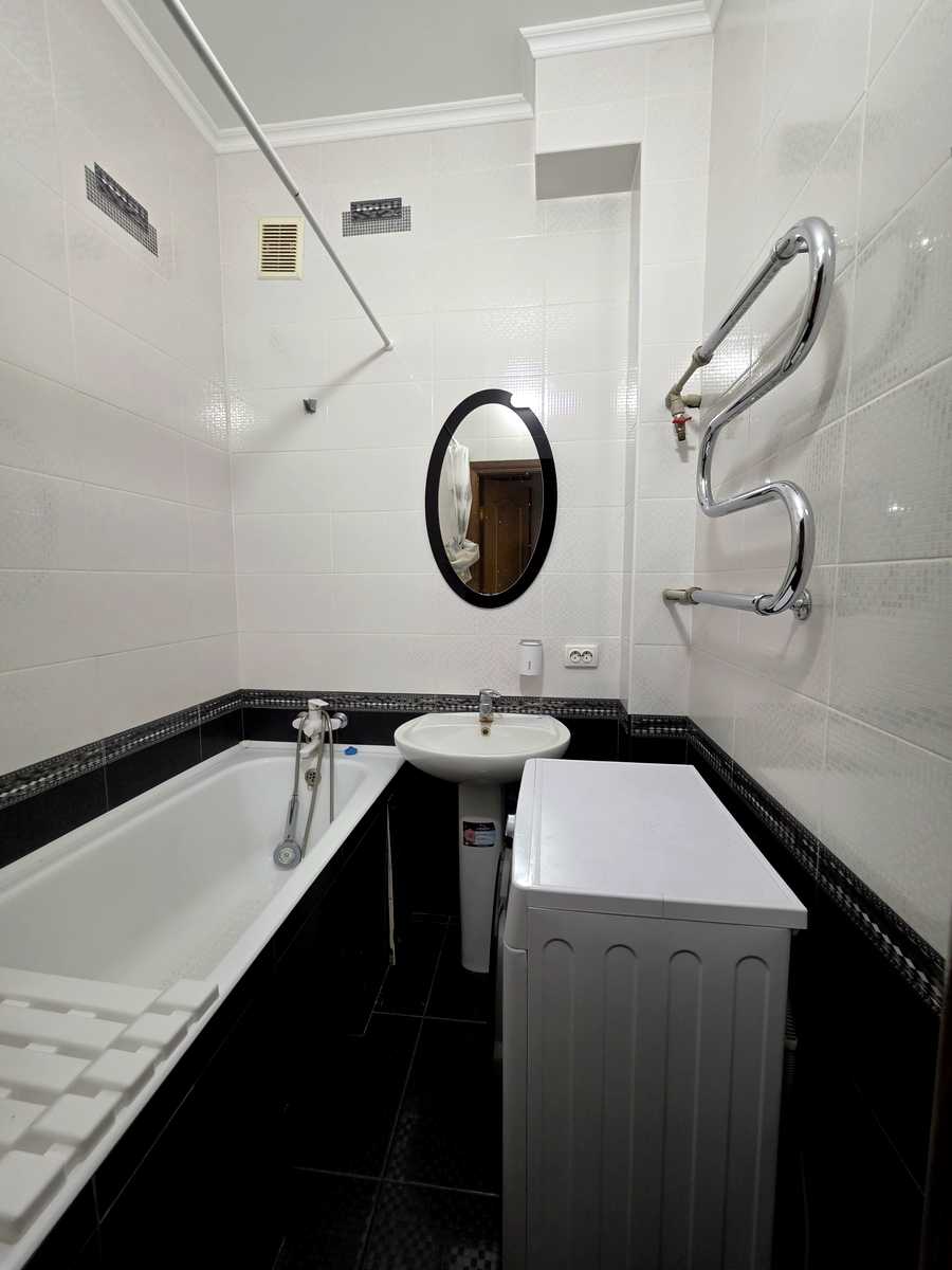 1877411672722943