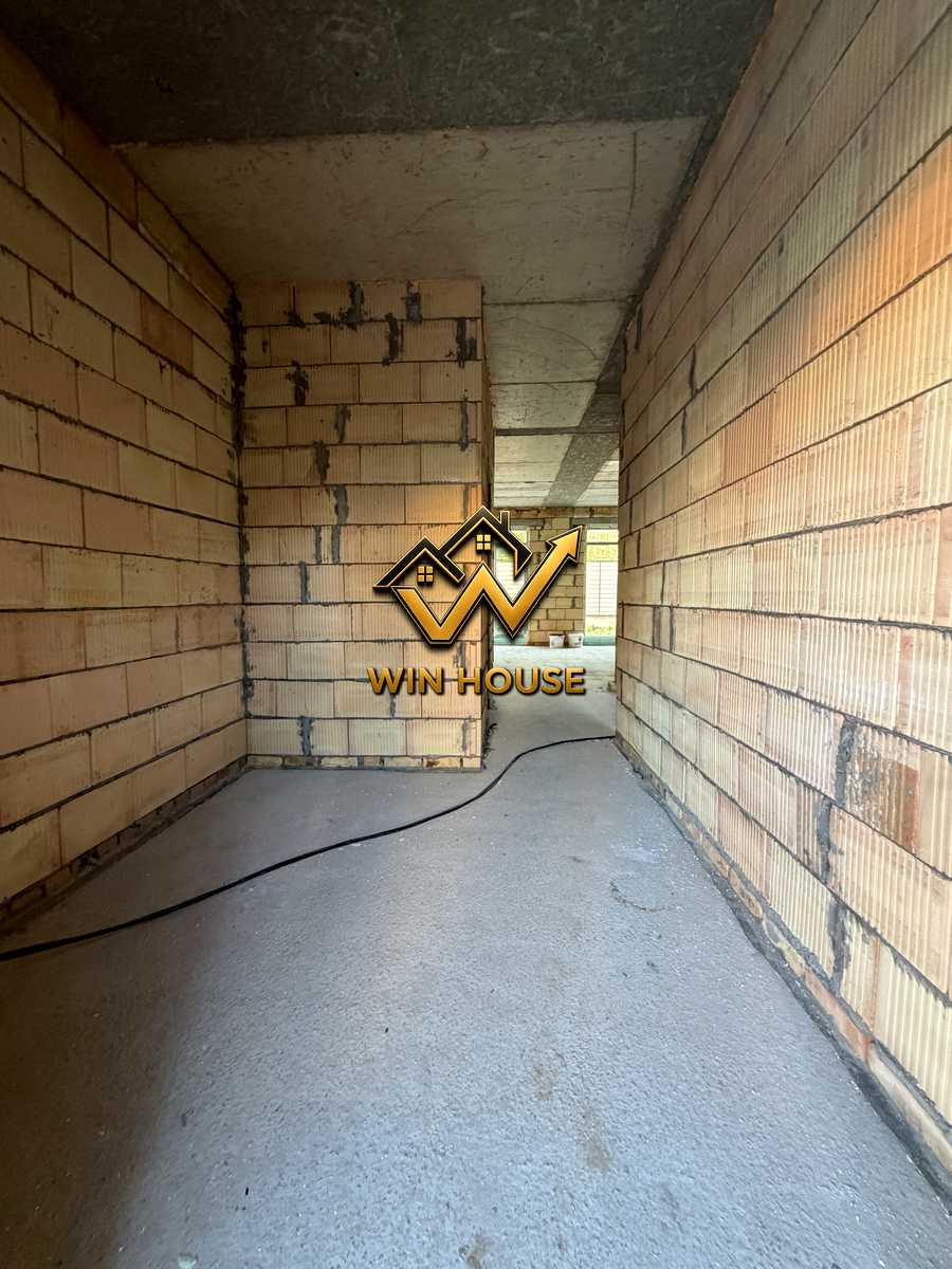 1877418004762377