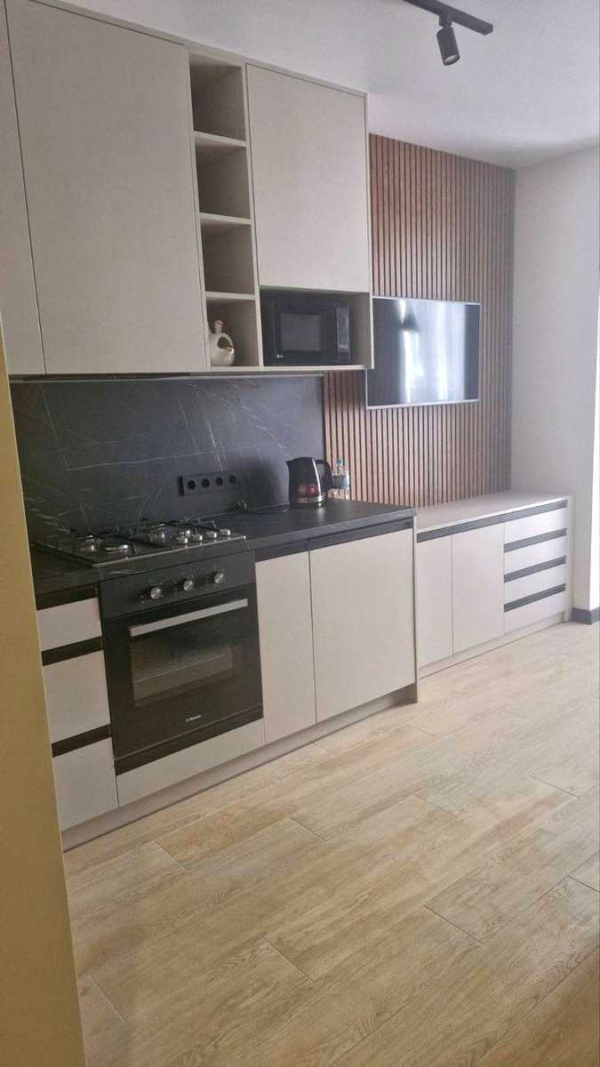 1877467435122905