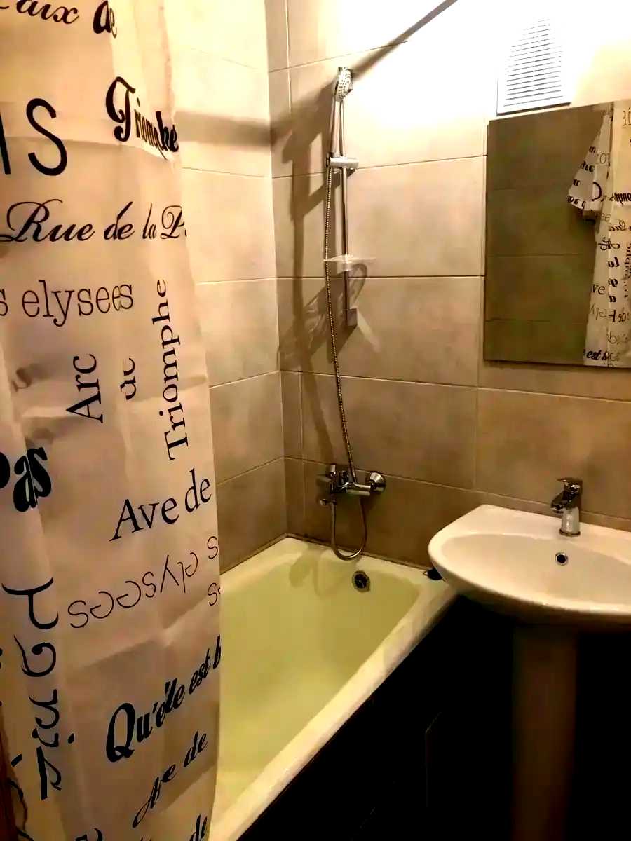 1877468327353809