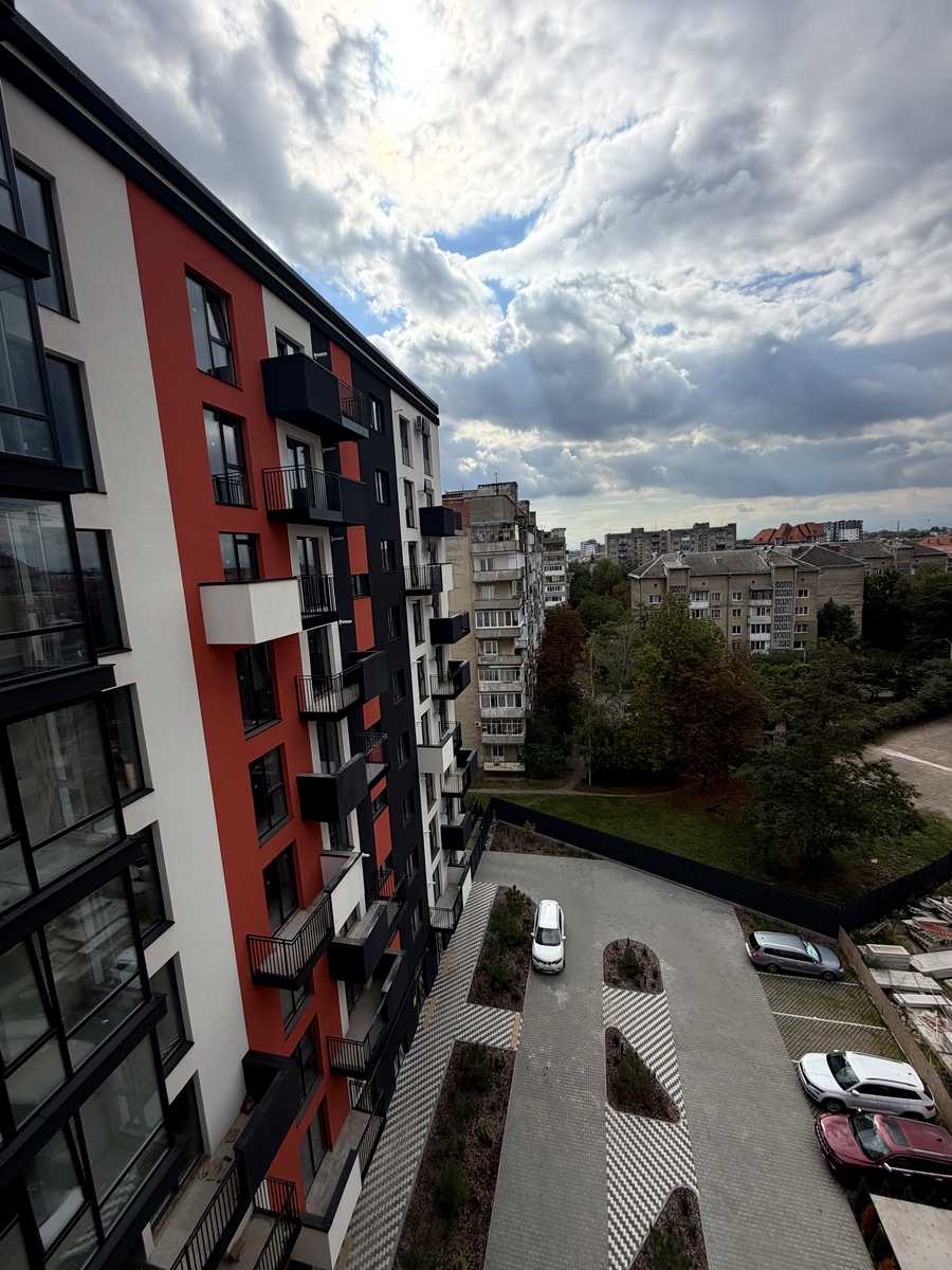 1877469128860305