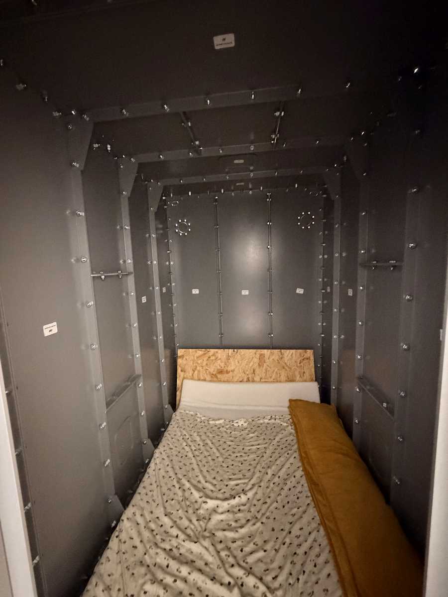 1877475001712895