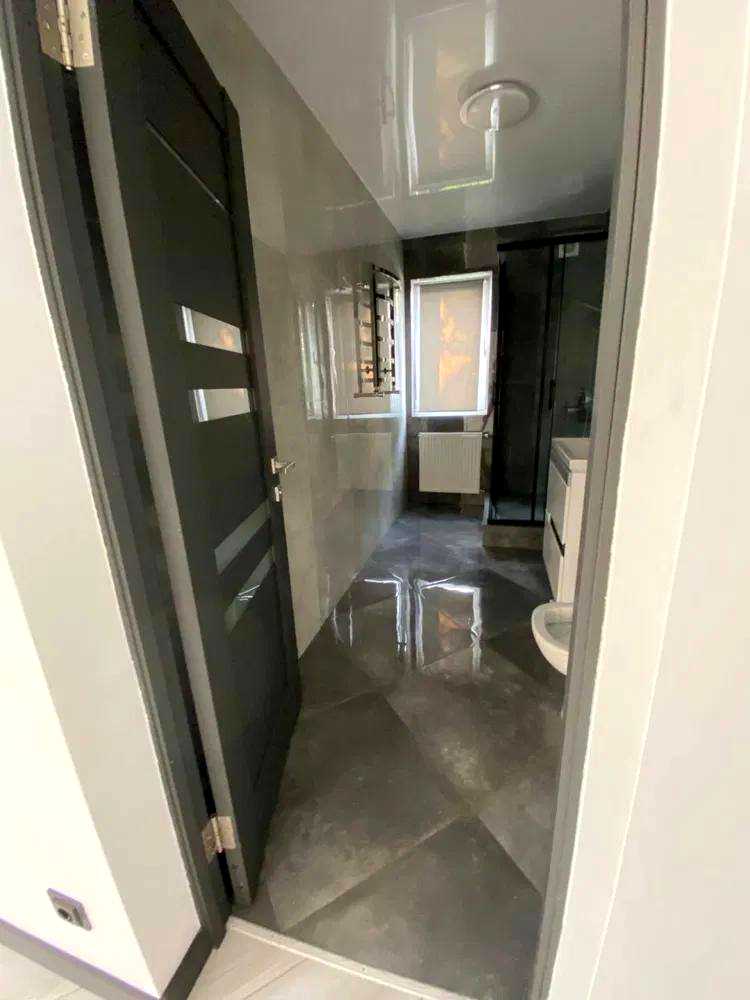 1877481735509633
