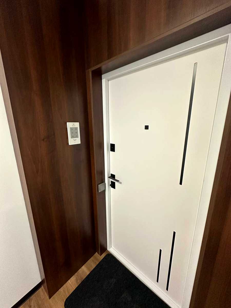 1877485807898675
