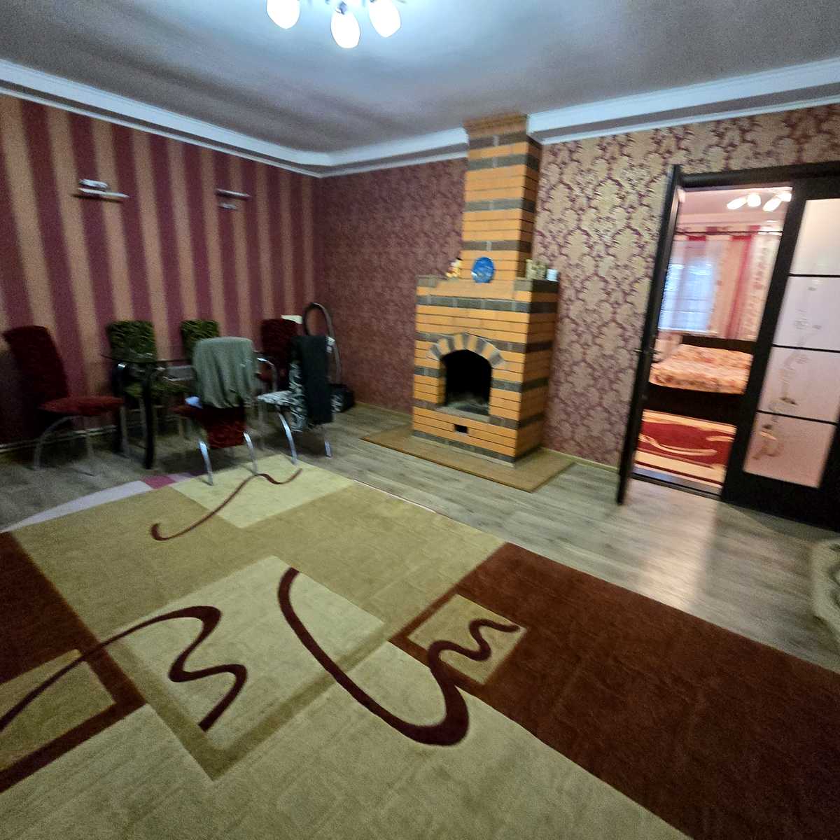1877502105716891