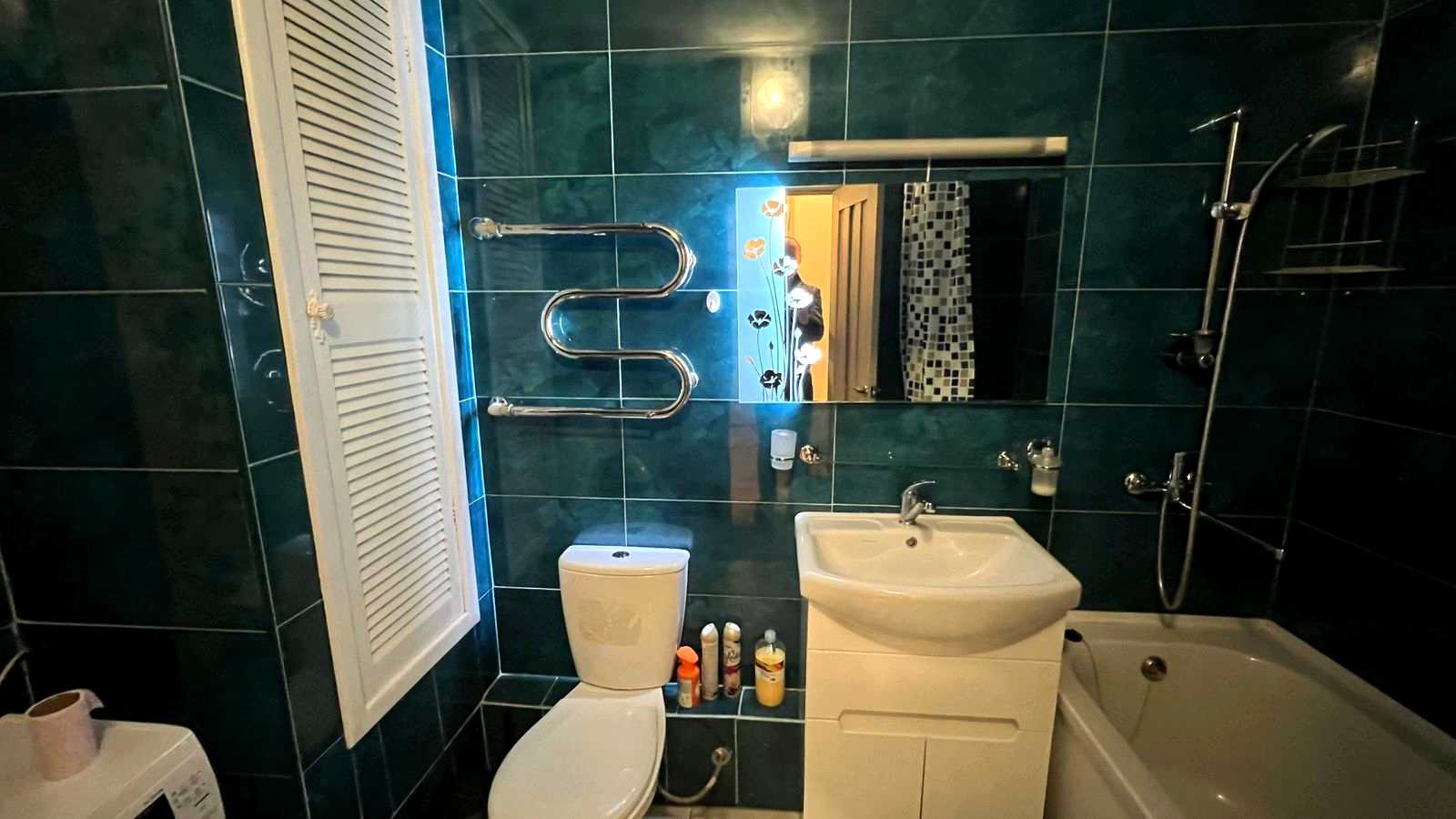 1877543996772562